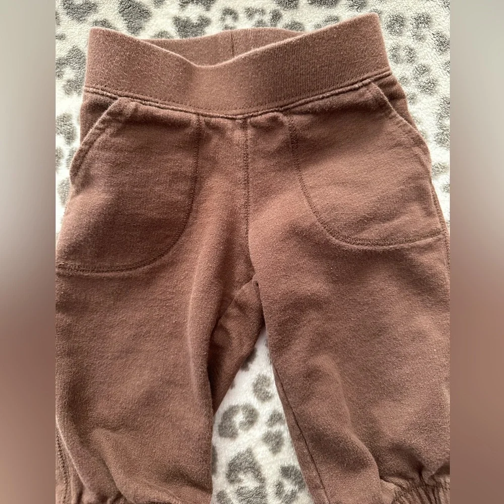 Old Navy Starfish Soccer Graphic Jogger Pants in Brown Size 6-12 Months